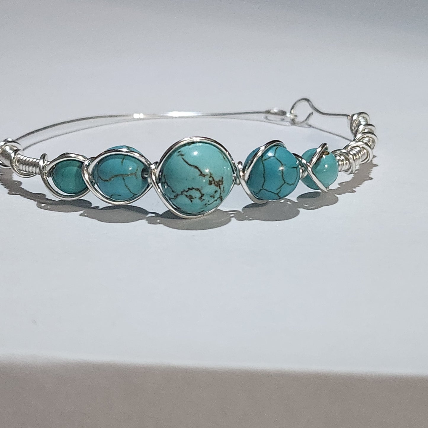 Dainty wire bracelet
